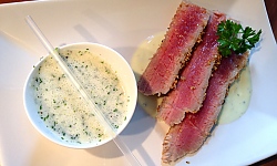 Thunfischsteak mit Wasabi-Joghurt-Dip